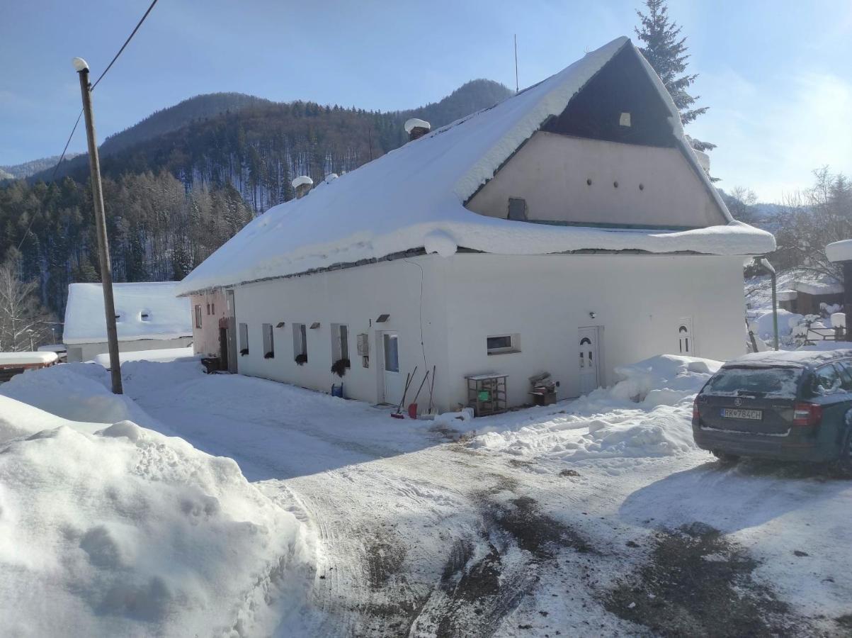 Penzion Smrekovica Ruzomberok Buitenkant foto
